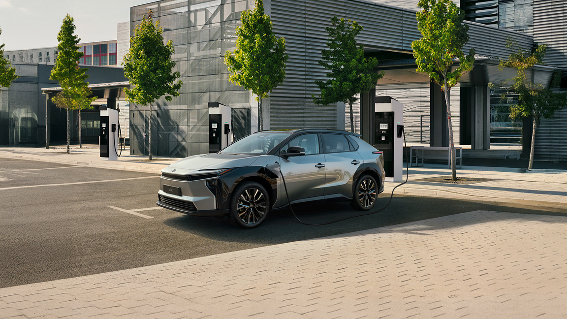 Новый полностью электрический Toyota bZ4X